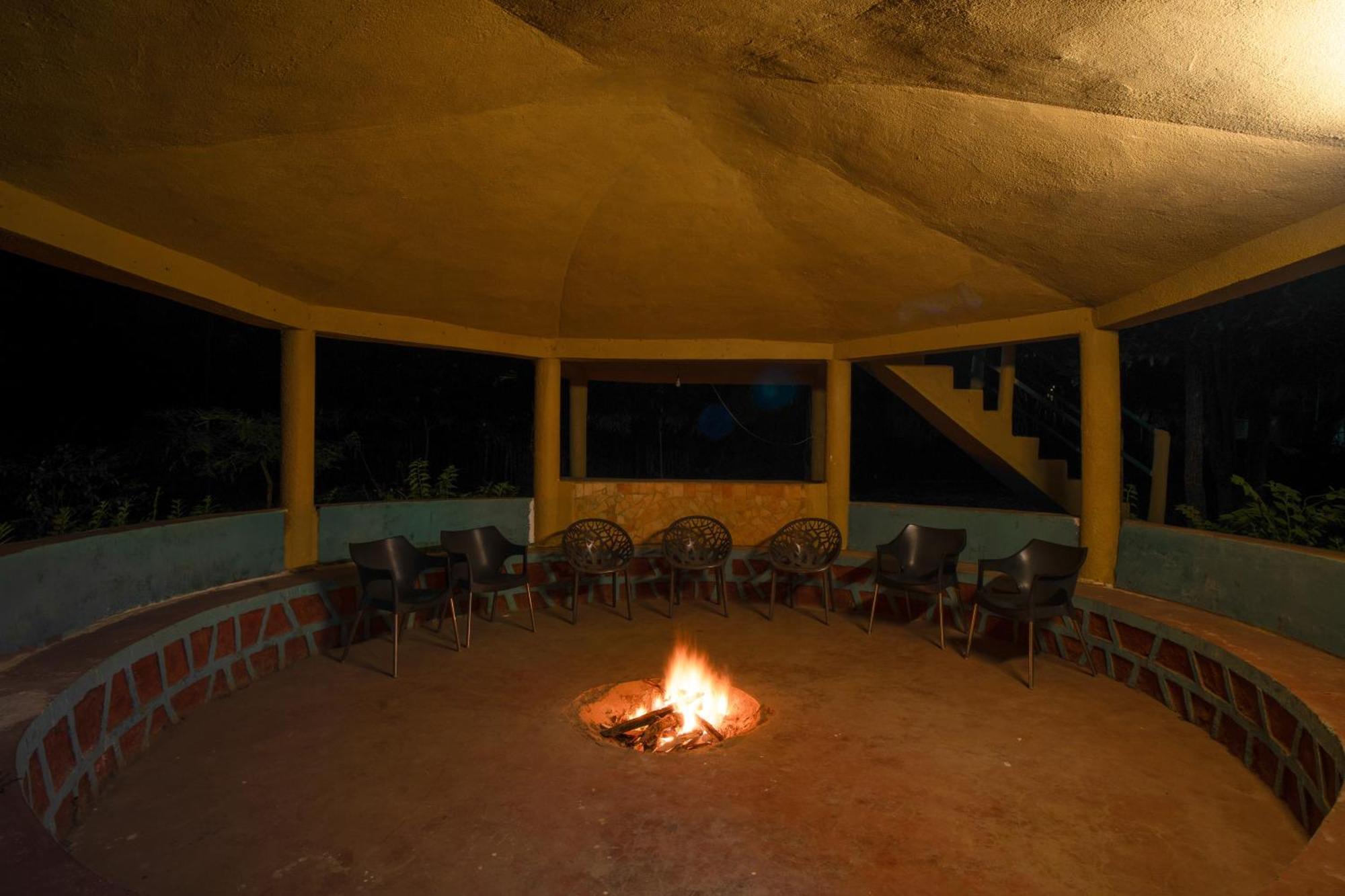 Treebo Premium Mowgli'S Den, Pench Hotel Khawasa ภายนอก รูปภาพ