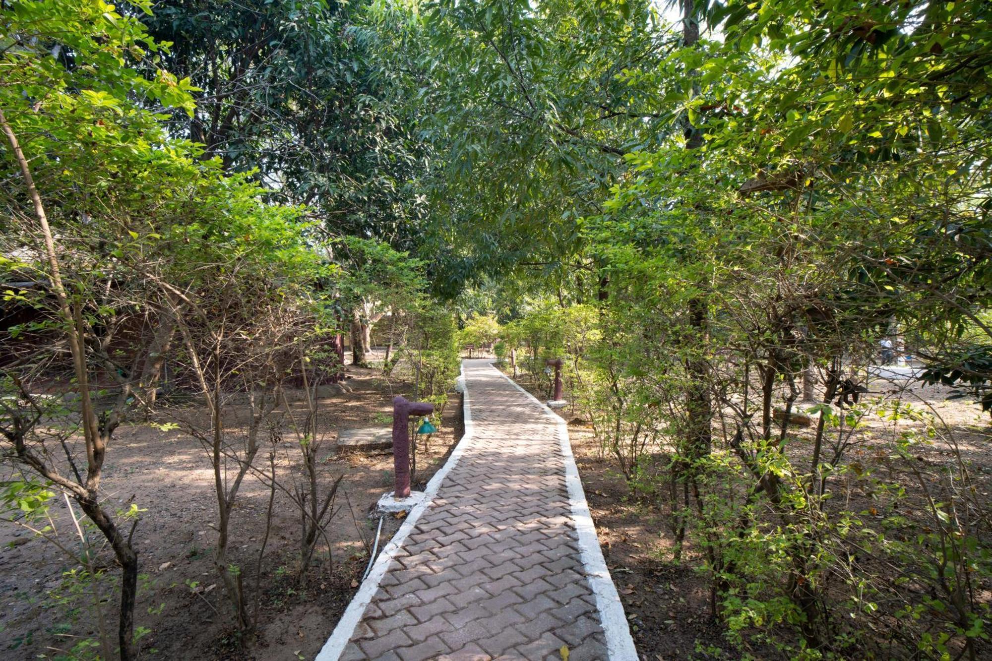 Treebo Premium Mowgli'S Den, Pench Hotel Khawasa ภายนอก รูปภาพ